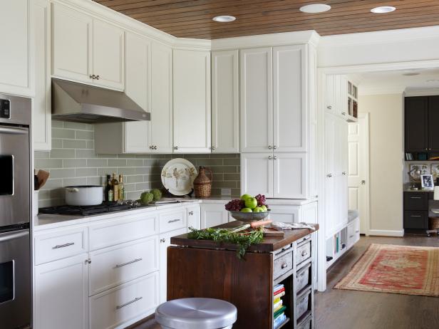 Why Opt for Custom Kitchen Cabinets Over Stock Cabinets